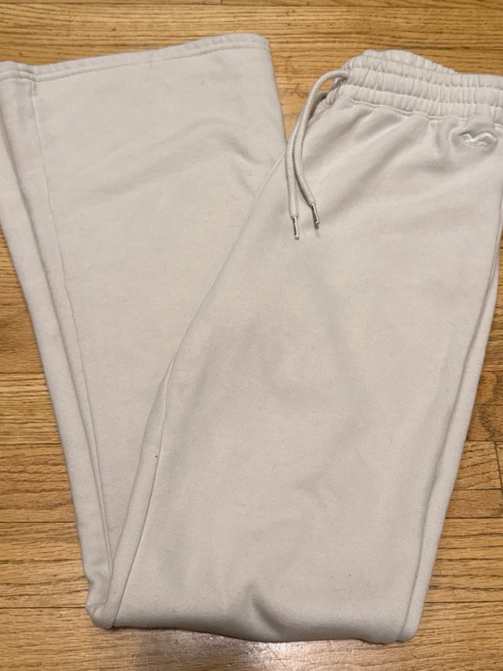 Hollister Women's Cream Boot-Cut Drawstring Sweatpants